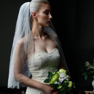 Fingertip Ivory Pearl Veil with Gold comb